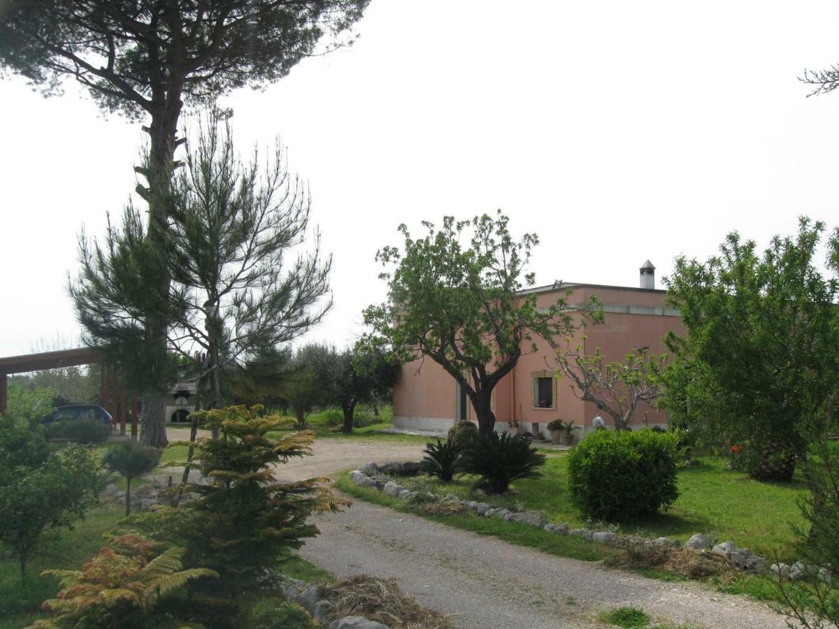 Villa Rita Bed & Breakfast Campi Salentina Exterior foto