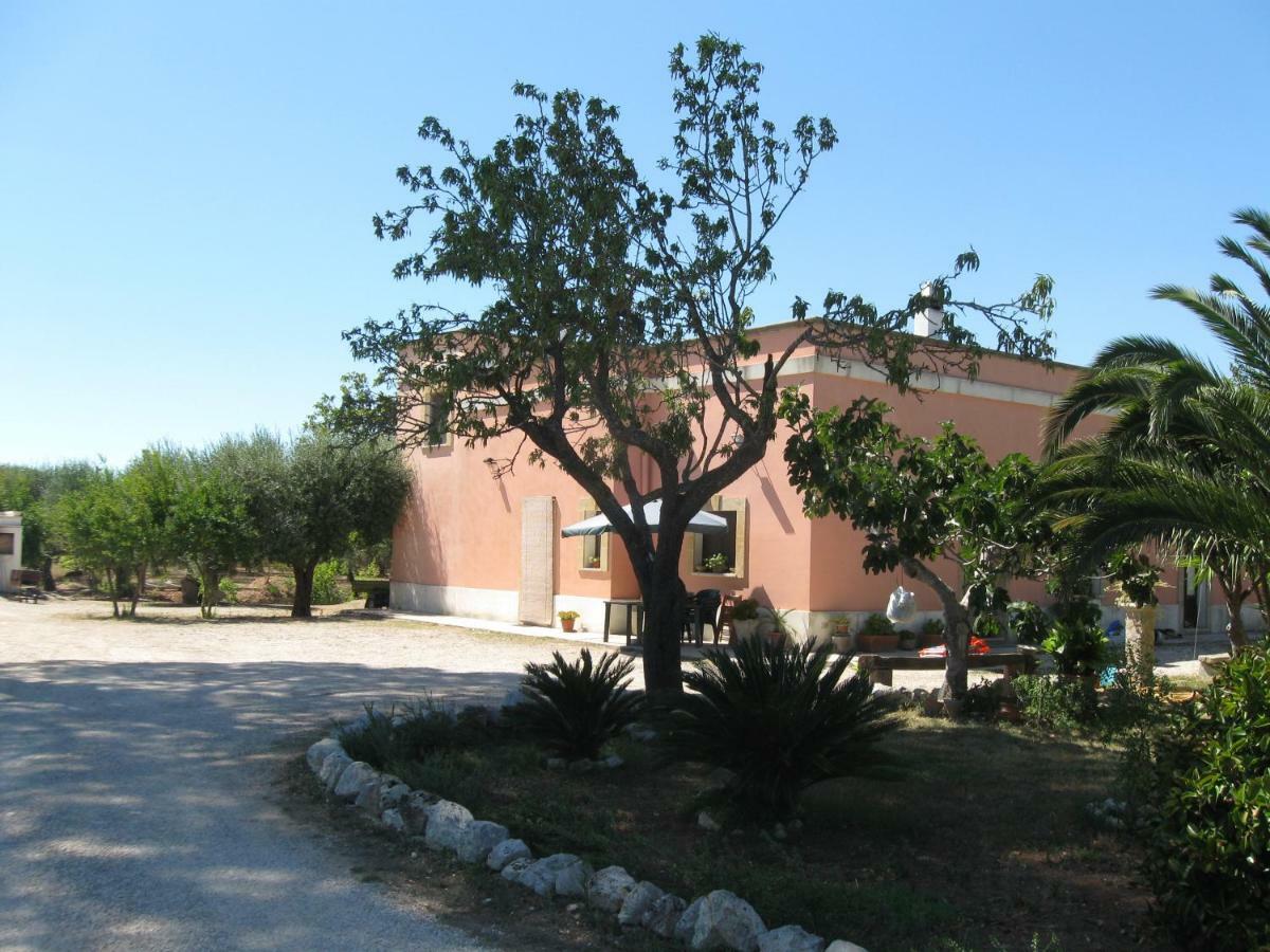 Villa Rita Bed & Breakfast Campi Salentina Exterior foto